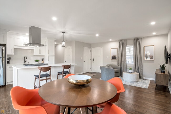 Photo - 3313 Campbell Rd SE