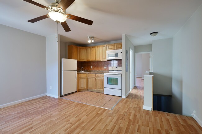 Building Photo - 1440 W Grange Ave Unit 2F Rental