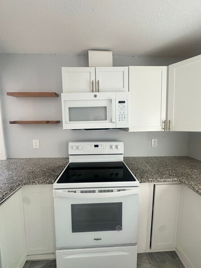 Photo - 410 Glover Ave