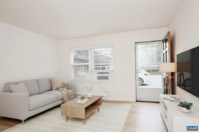 Photo - 2114 Ivy Rd Unidad 10