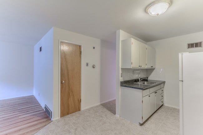 Photo - Indian Hills Apartments