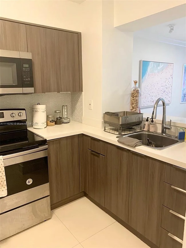 Photo - 501 SW 1st St Unidad 203