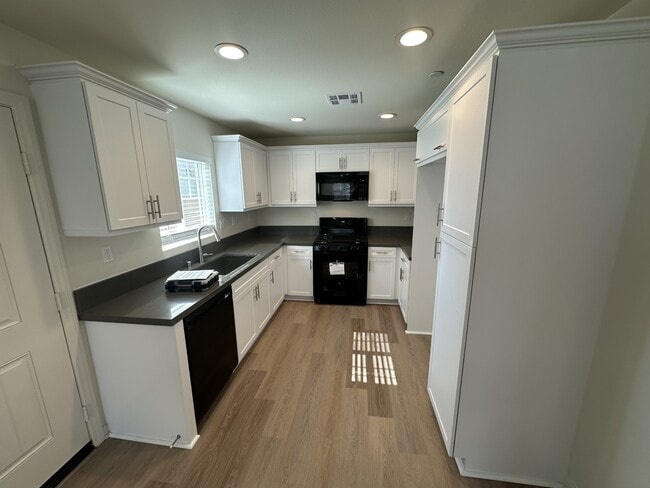 Building Photo - 2267 Chestnut St Rental