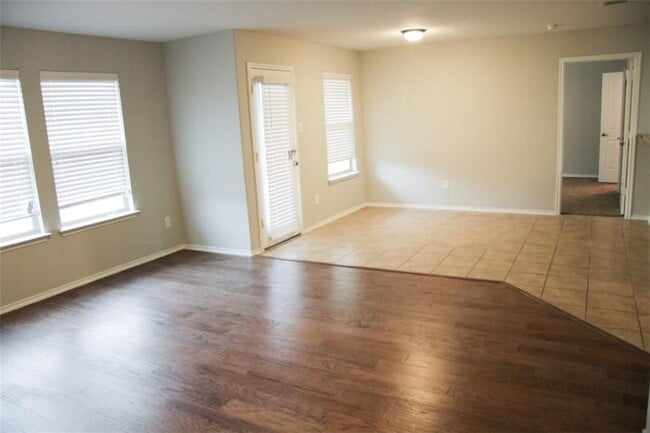 Photo - 3613 Dove Ln