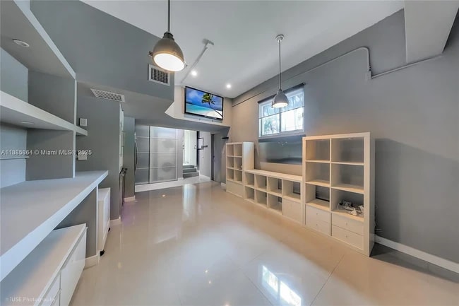 Photo - 850 N Venetian Dr