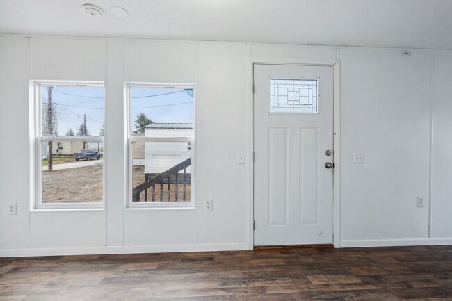 Photo - 111 S Cedar Dr