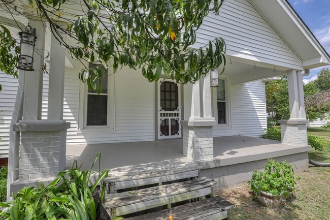 Photo - 308 Elm Ave