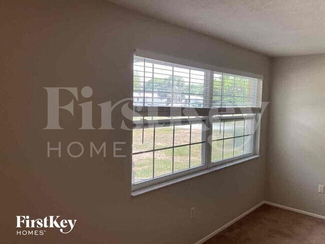 Photo - 557 Mayview Ave NW