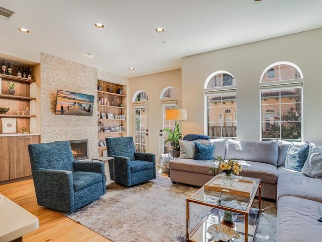 Building Photo - 1529 Barton Springs Rd Unit 27 Rental