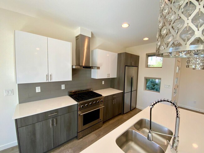 Photo - 16329 Main View Ln NE