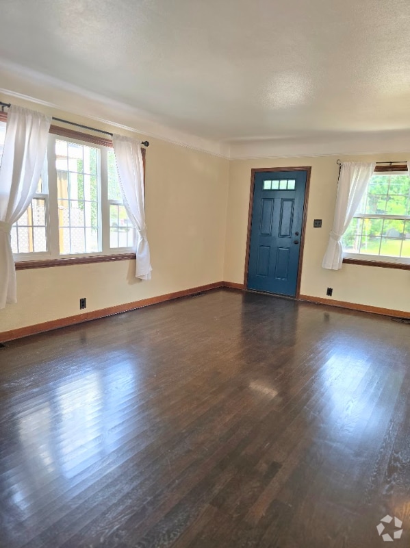 Building Photo - 921 E Alder St Rental