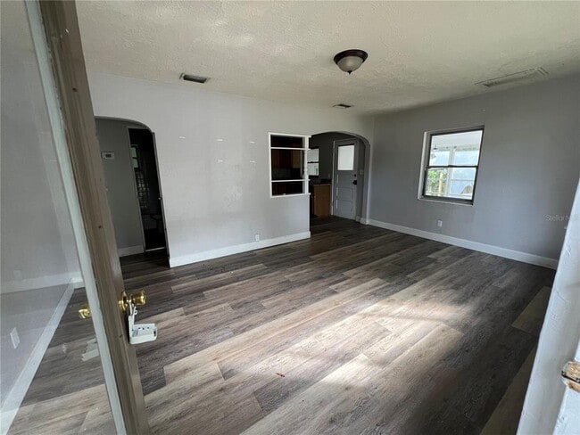 Photo - 240 Deerfoot Rd