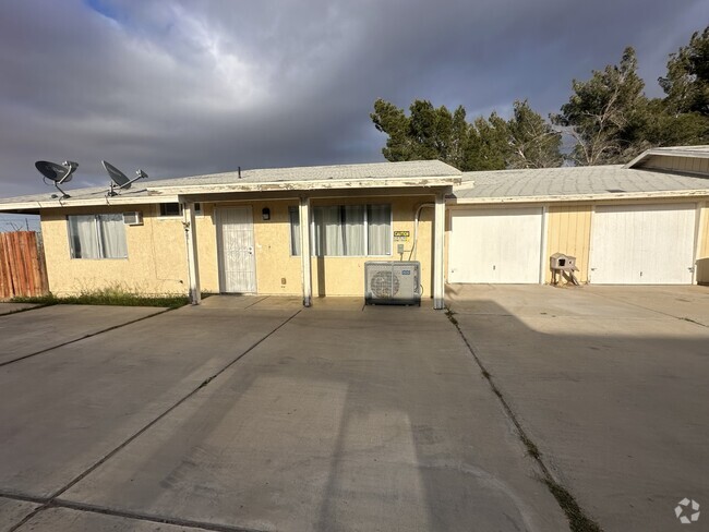 Building Photo - 16503 Hollyhock Rd Unit B Rental