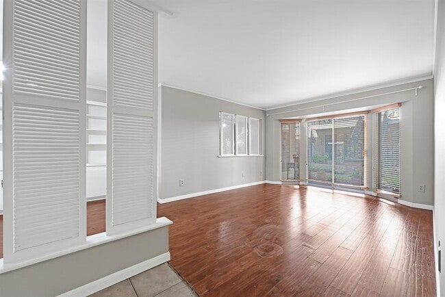 Photo - 800 Post Oak Blvd Condo Unit 28