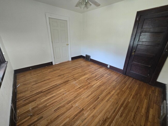 Photo - $1200 - 3 Bed 1 Bath Home