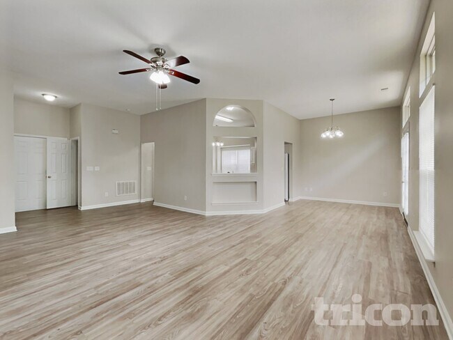 Photo - 47 McDonald St NW