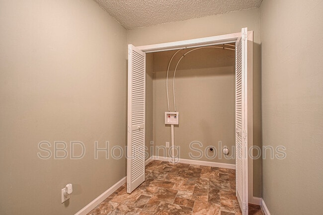 Photo - 8803 E 72nd St