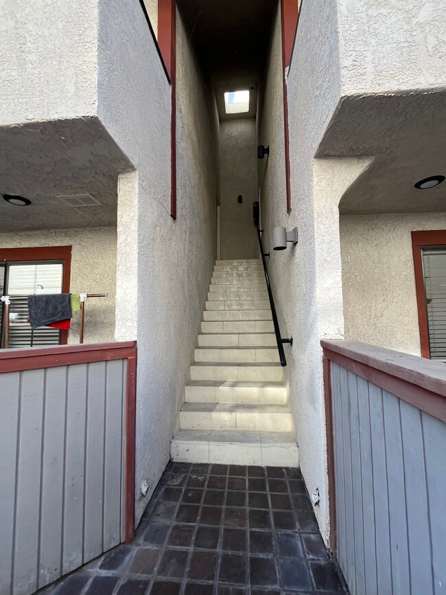 Photo - 15946 Vanowen St Unidad #207