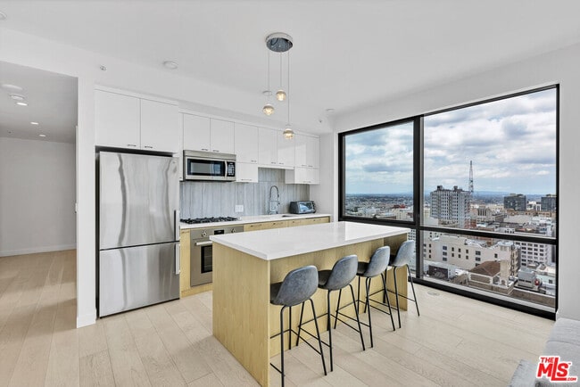 Photo - 400 S Broadway Unidad 2410