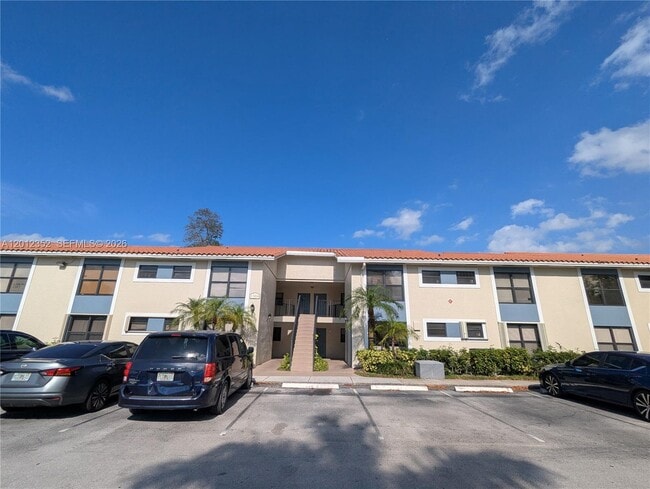 Building Photo - 1564 Lake Crystal Dr Unit F