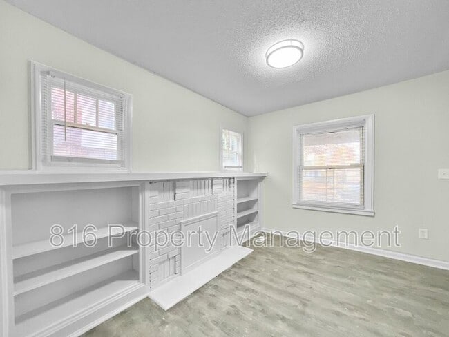 Photo - 2231 E 68th St