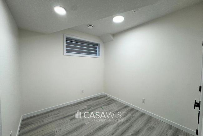 Photo - 17314-1736a 6a St NE