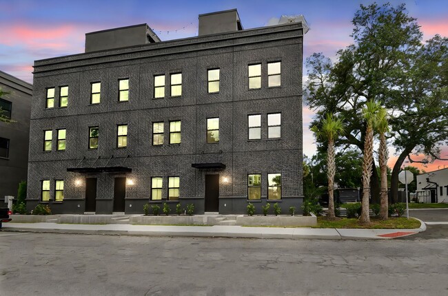 Building Photo - Canvas GWX Unit 801 E 3rd Ave #2