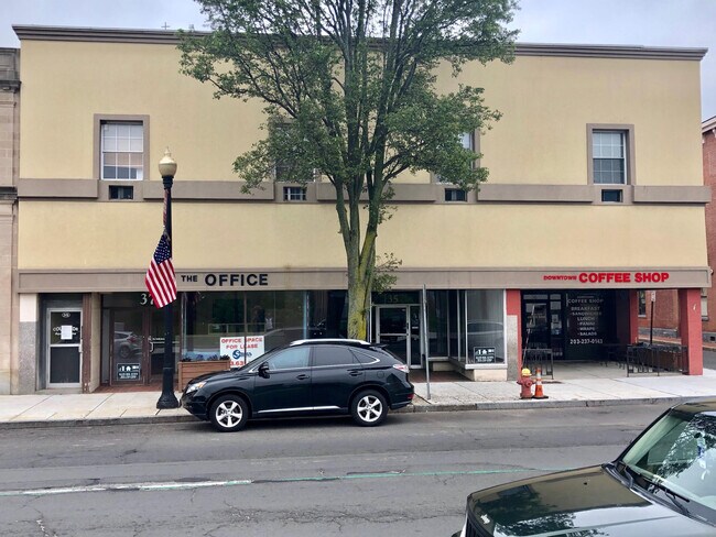 Photo - 33-37 W Main St (Courtside Building) Unidad 6