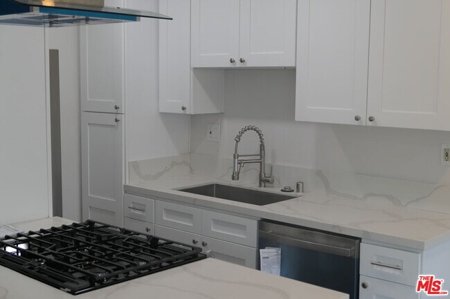 10836 Camarillo St Unit 2