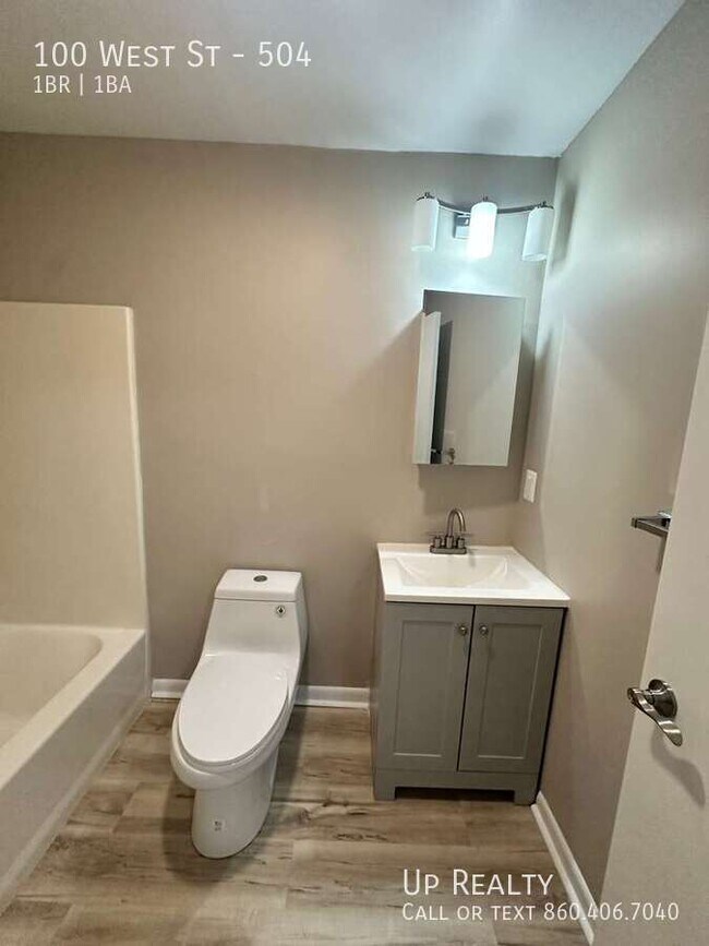 Photo - 100 West St Unidad 504