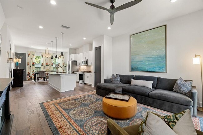 Building Photo - 3700 Clawson Rd Unit 503