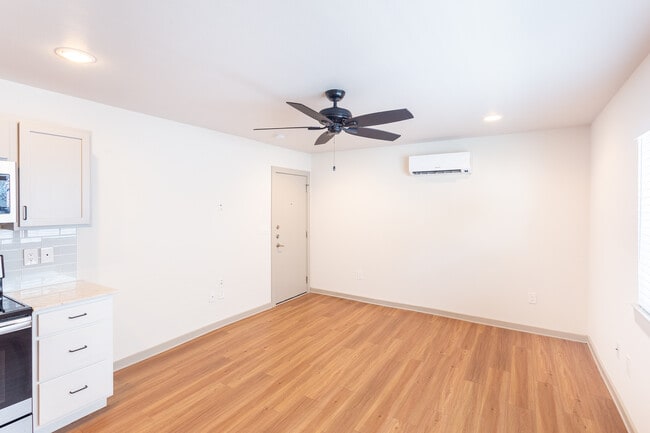 Photo - Ross & Matilda