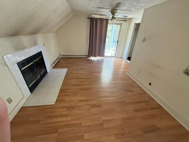 Building Photo - 22 Emmett St Unit 3