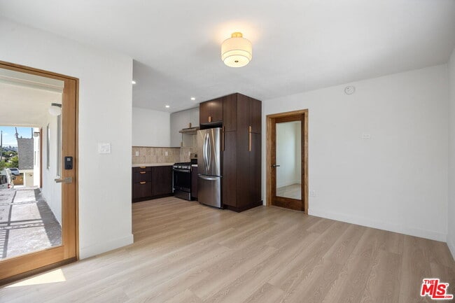 Building Photo - 5018 1/2 S Harvard Blvd Rental