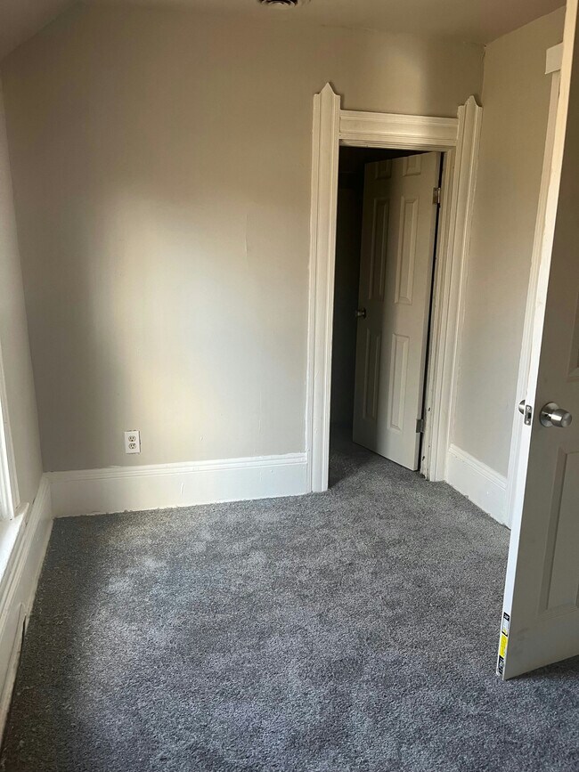 Photo - 8220 Sowinski Ave Unidad 2