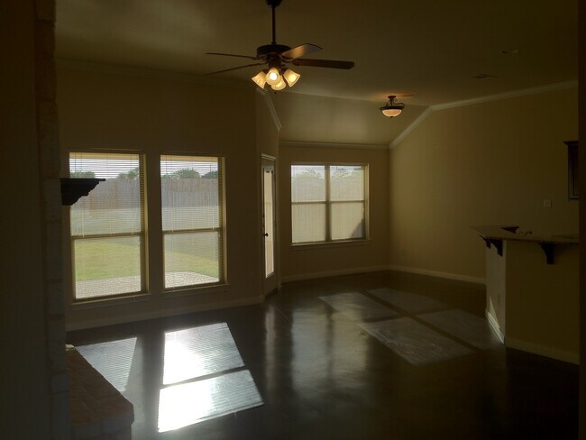 Photo - 3BR / 2BA Duplex in Hewitt, Texas | Midway...