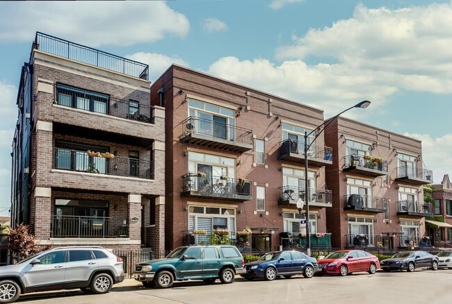 Building Photo - 2740 W Belmont Ave