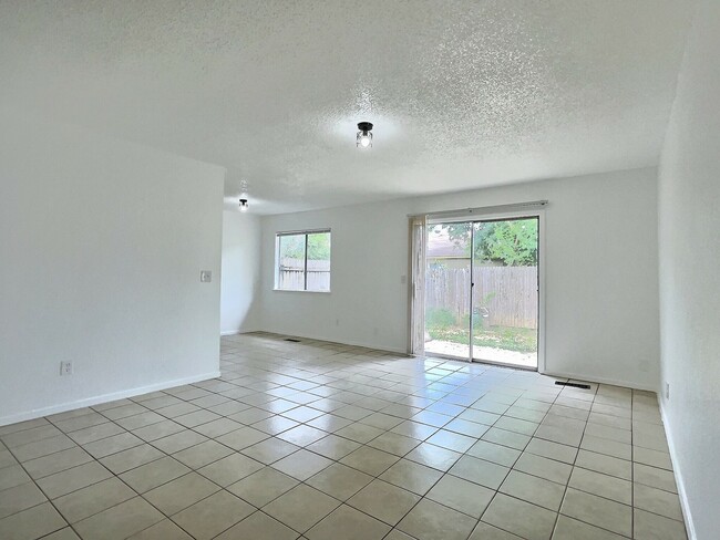 Photo - 1543 E 66th Plz