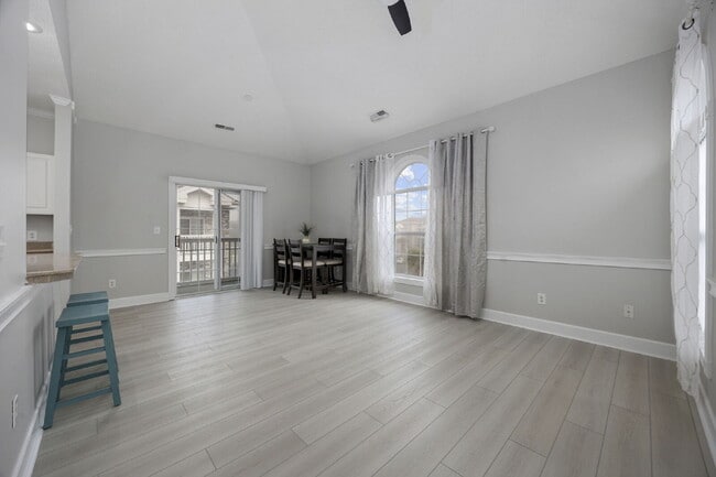 Photo - 1 Bedroom Condo in Myrtle Beach with Elevator Unit 301