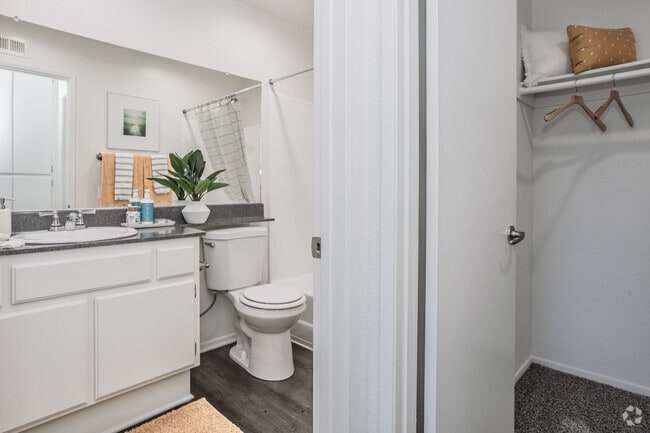 Bedford 1BR, 1BA - 616SF - Bathroom