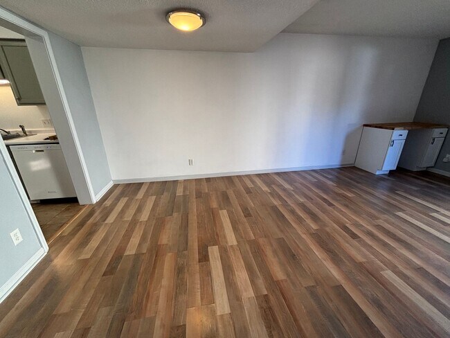 Photo - FOR RENT
