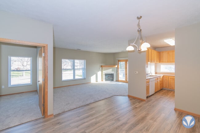 Building Photo - Chateau At Holmes Lake Rental
