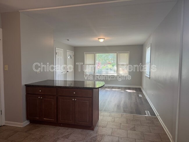Photo - 17729 Community St
