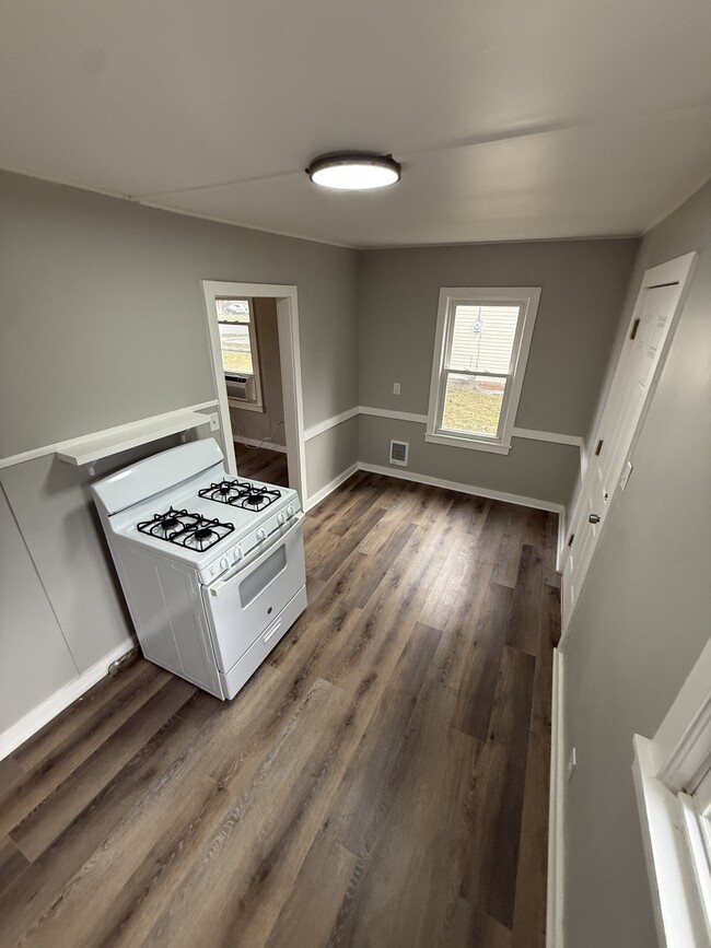 Photo - 1800 W Webster St