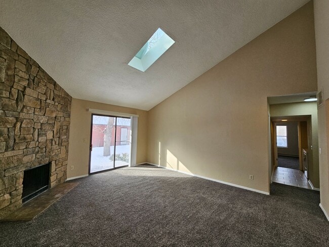 Photo - 470 S Fenton St