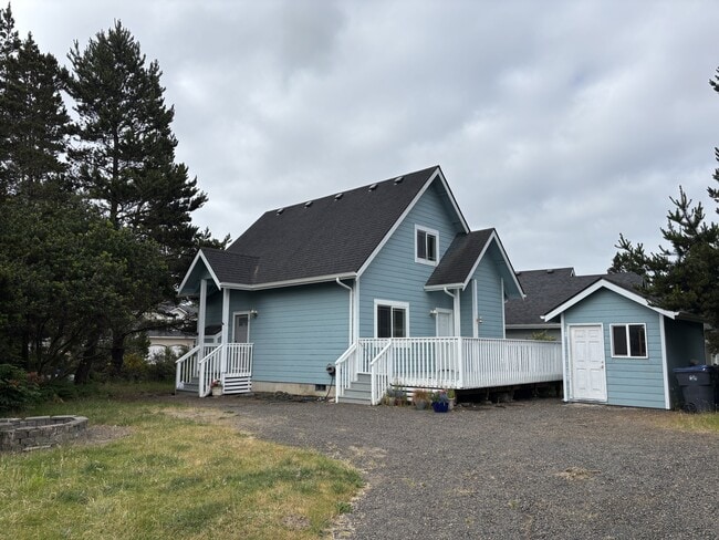 Building Photo - 905 Pacific Surf Ave SW