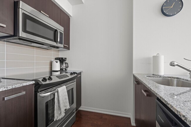 Photo - 889 Bay St. Unit ID1345763P