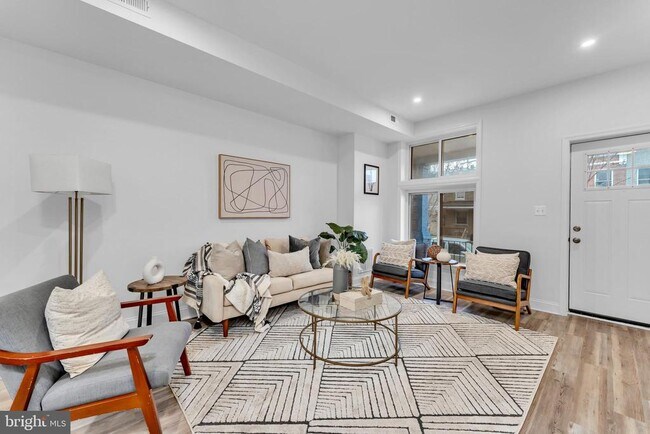 Photo - 3202 McElderry St