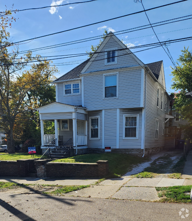 Building Photo - 42 S Adams St Unit 2 Rental