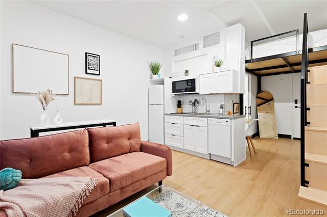 Building Photo - 1200 Lincoln St Unit 215 Rental